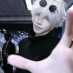 hình cosplay gojo phong cách tối giản