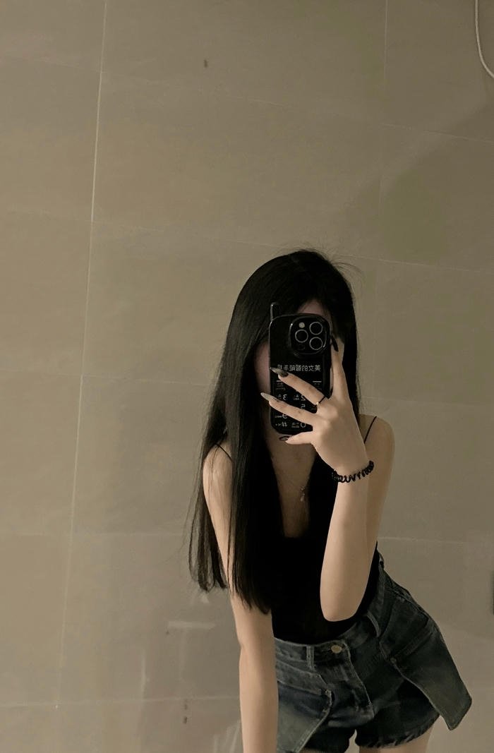 hình gái mặc quần ngắn dáng người đẹp