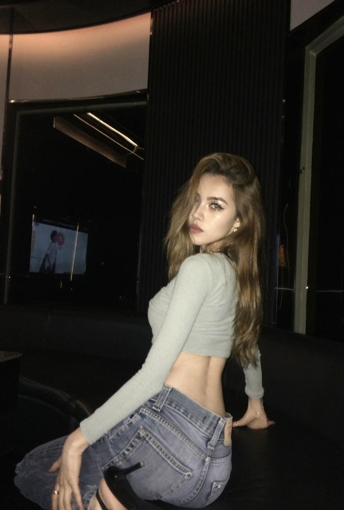 hình gái ngon diện outfit nóng bỏng