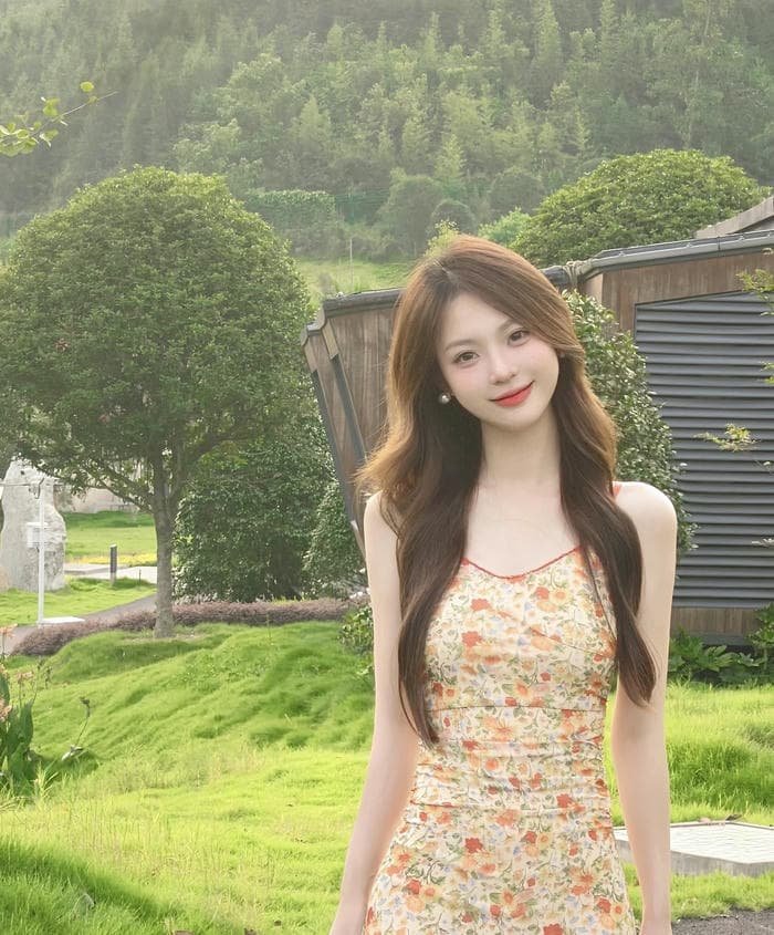 hình gái xinh cười gần gũi