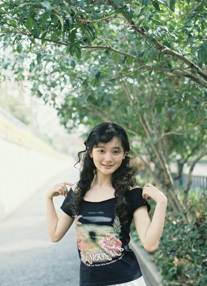 hình gái xinh cười hài hòa