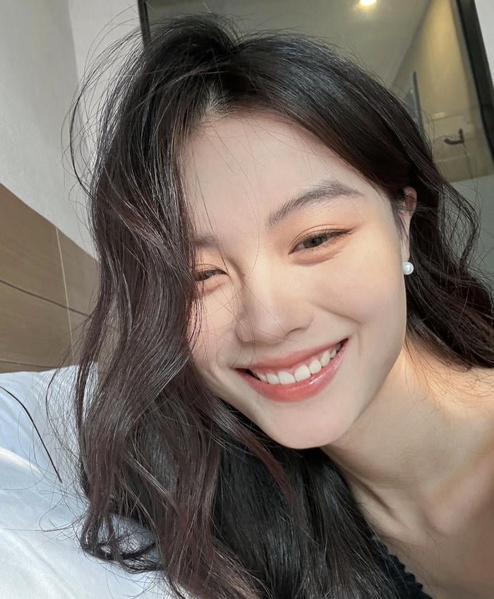 hình gái xinh cười hiền hoà