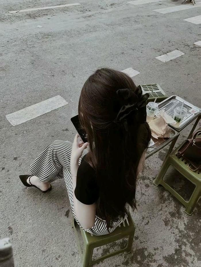 hình girl phố đồng hồ tay gọn xinh
