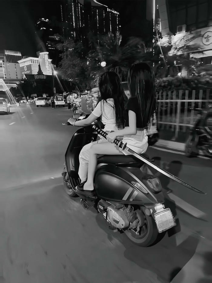 hình girl phố nhịp sống hối hả