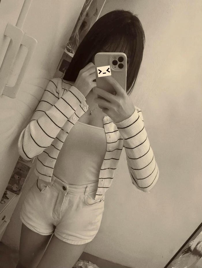 hình girl phố tóc ngắn cá tính