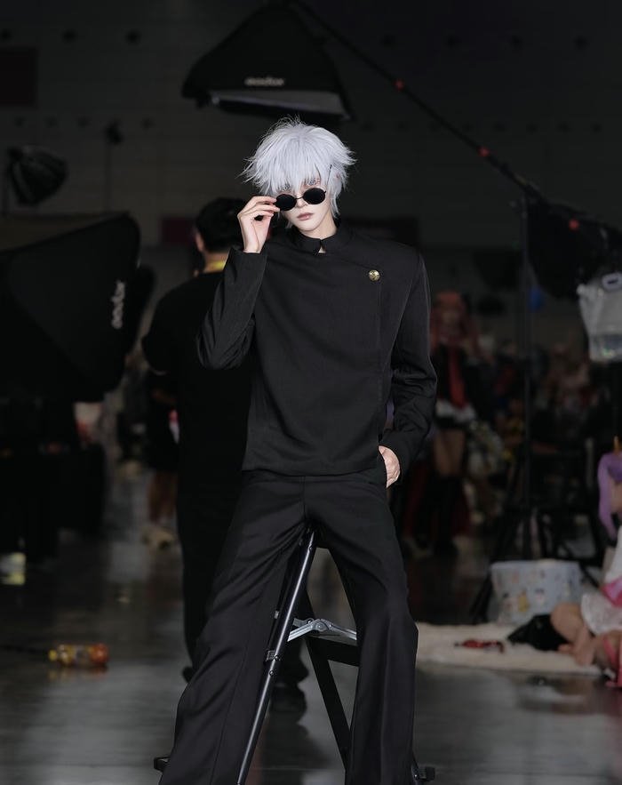 trai đẹp cosplay gojo dáng cao ráo
