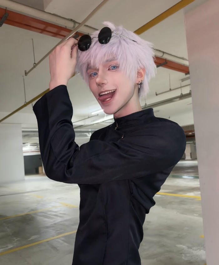 trai đẹp cosplay gojo khí chất mạnh