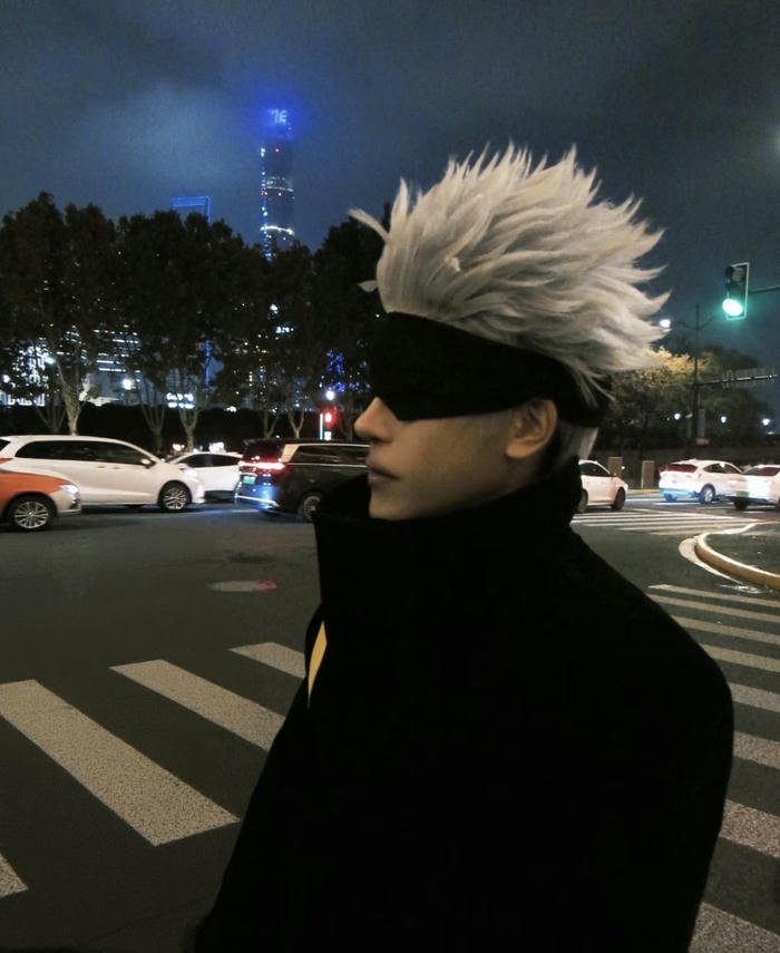 trai đẹp cosplay gojo vẻ đẹp ngầu