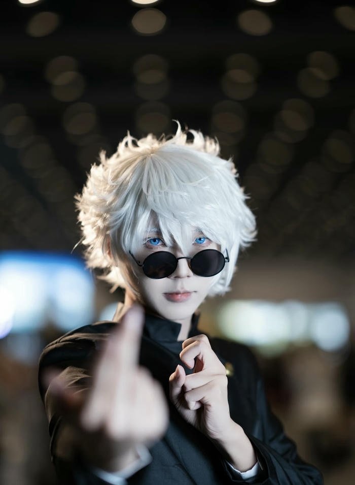 trai đẹp cosplay gojo vẻ ngoài cuốn hút