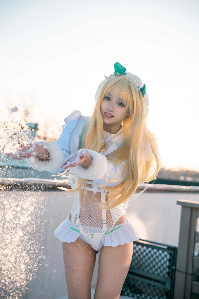 Ảnh Luisa cosplay khoe thân hình mềm mại nữ tính