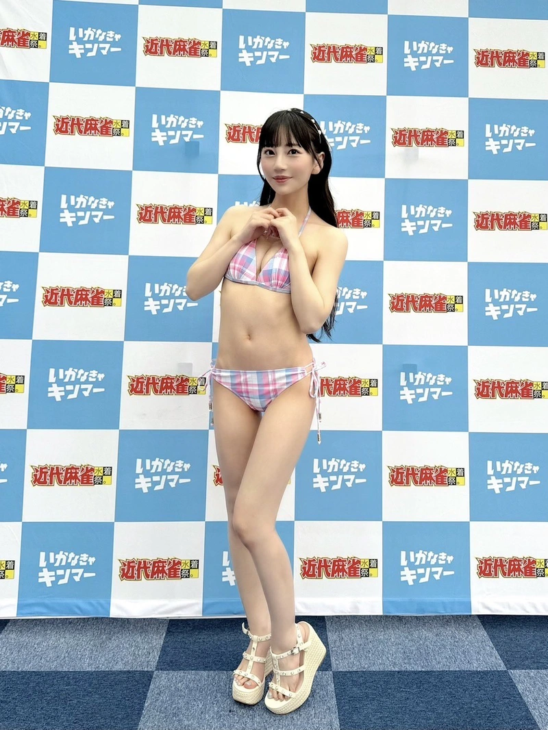 Ảnh Nanasawa Mia bikini sexy thu hút mọi người