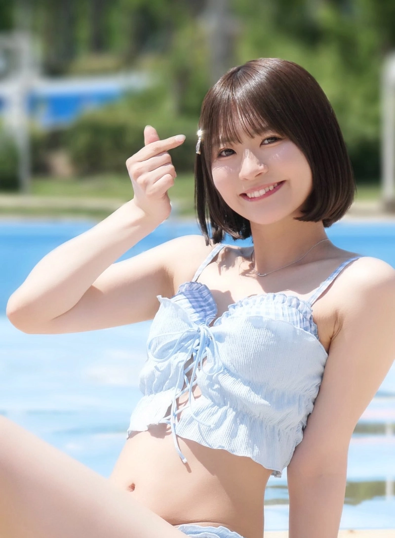 Ảnh Natsu Tojo bikini sexy bắn trái tim