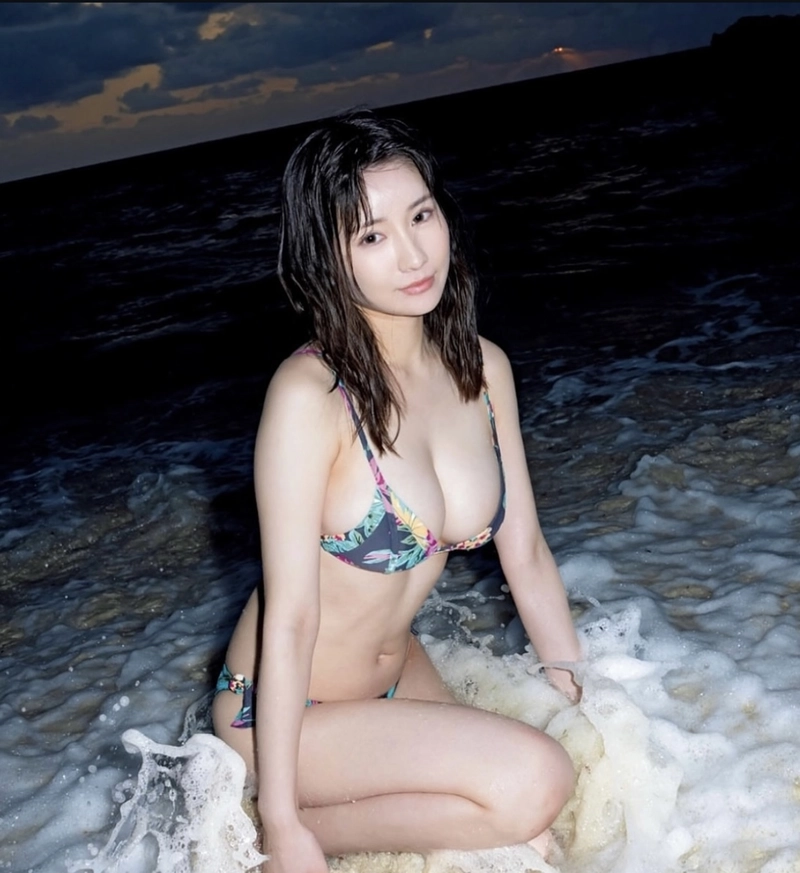 Ảnh Ria Yamate bikini sexy ở biển cực đẹp