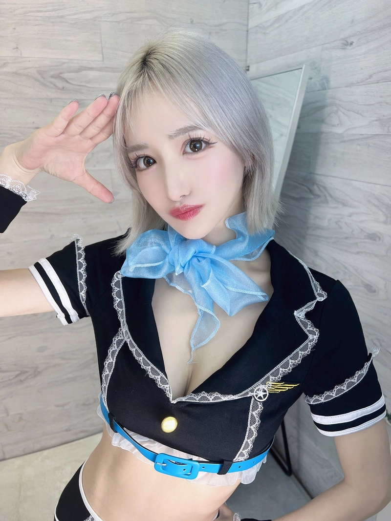 Ảnh Sarina Momonaga bikini sexy hấp dẫn