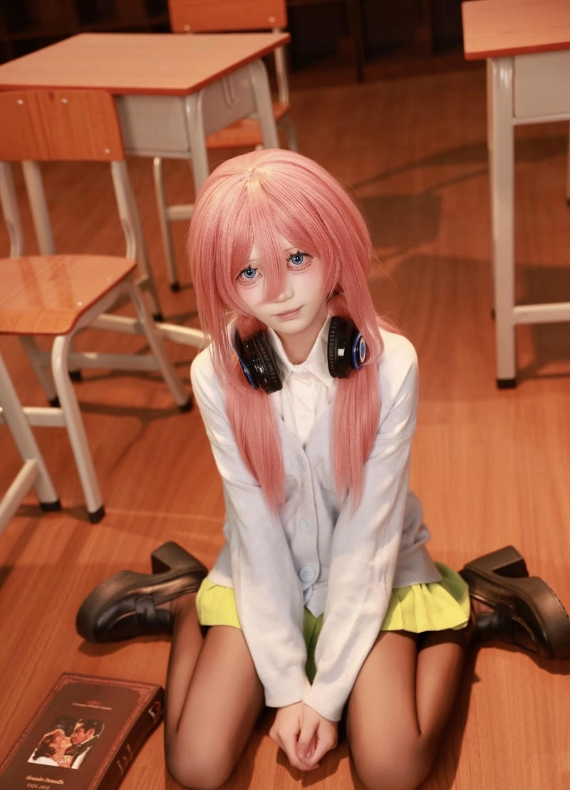 Ảnh miku nakano cosplay dành cho fan anime yêu thích