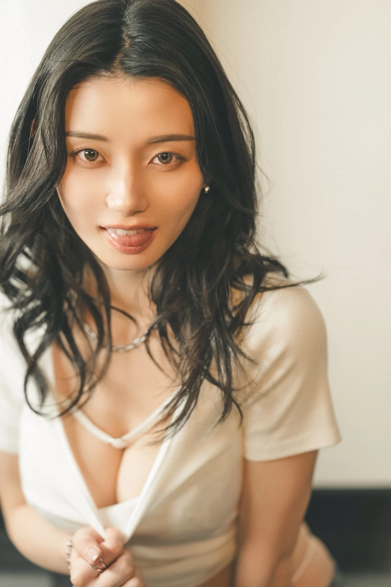 Diễn viên Seto Kanna bikini sexy cuốn hút