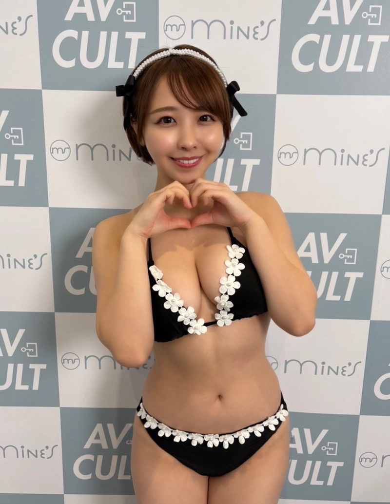 Diễn viên nhật Riho Shishido bikini sexy thả tim