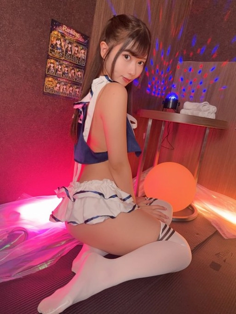 Gái đẹp Miyu Aizawa bikini sexy ánh sáng sặc sỡ