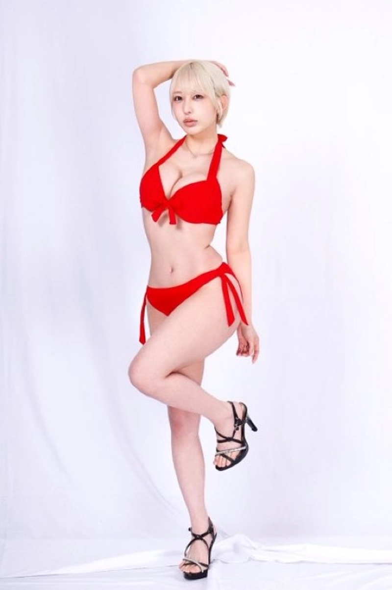 Gái nhật Mizuki Yayoi bikini sexy màu đỏ