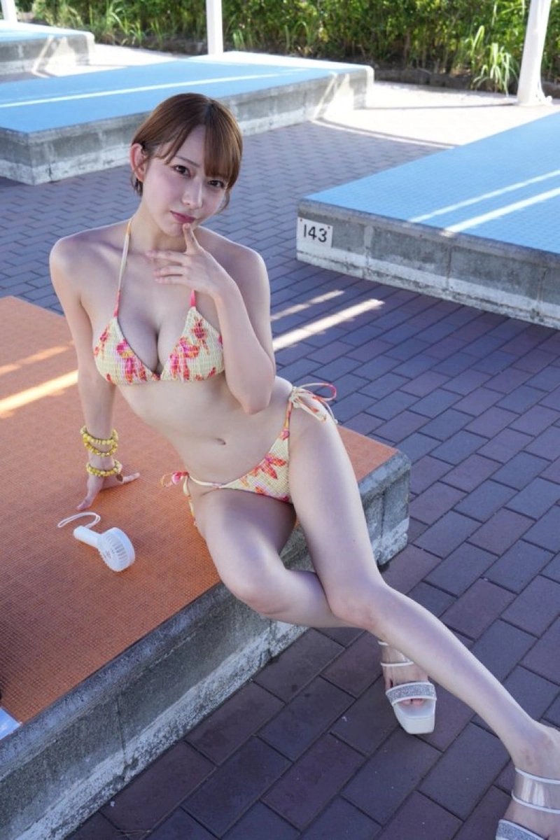 Gái xinh Mizuki Yayoi bikini sexy nhẹ nhàng