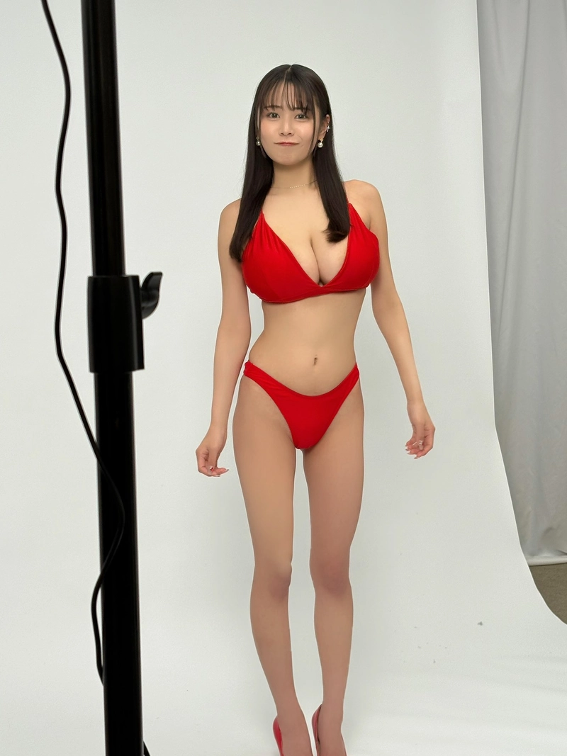 Gái xinh Tano Yu bikini sexy màu đỏ