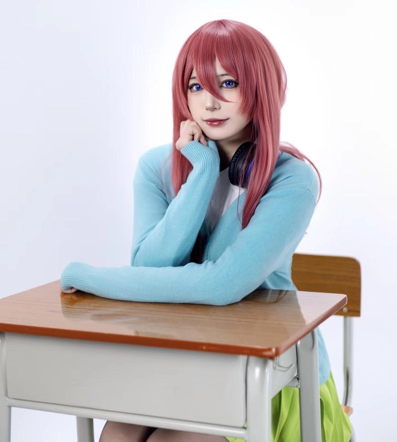 Gái xinh cosplay nhân vật Miku Nakano cực kỳ cuốn hút
