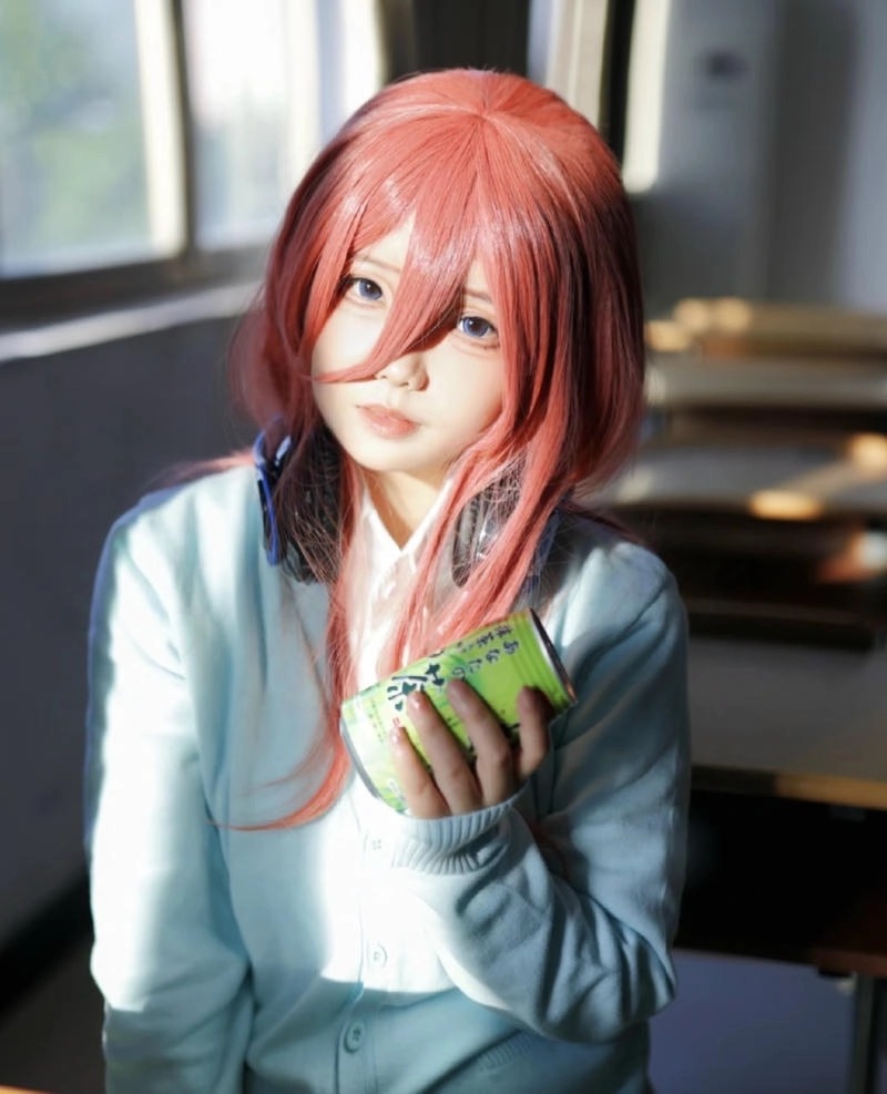 Gương mặt trong trẻo của ảnh miku nakano cosplay nổi bật