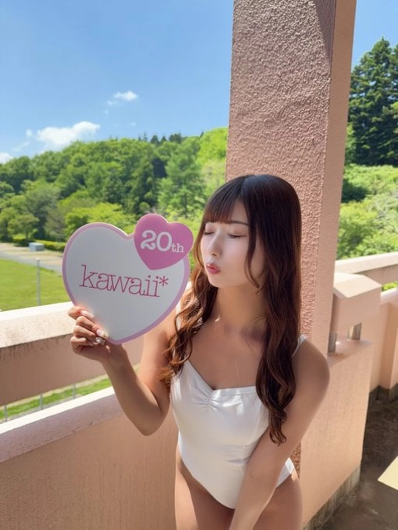 Hình Miyu Aizawa bikini sexy màu trắng