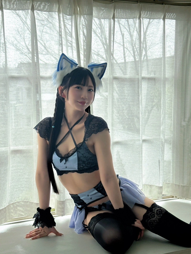 Hình Nanasawa Mia bikini sexy tai mèo