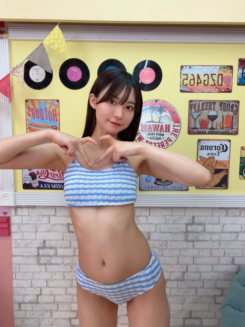Hình Natsu Tojo bikini sexy đáng yêu kinh khủng