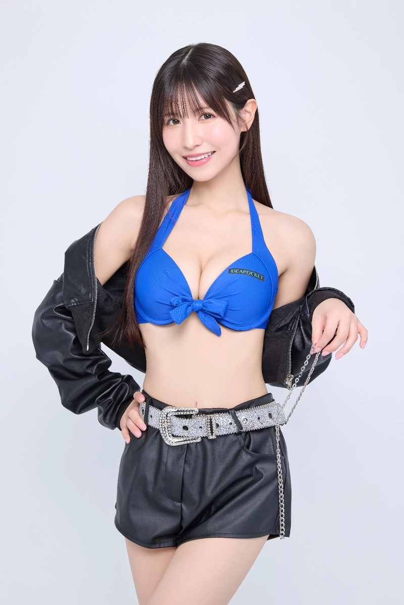 Hình Sakura Momo bikini sexy phối đồ đẹp