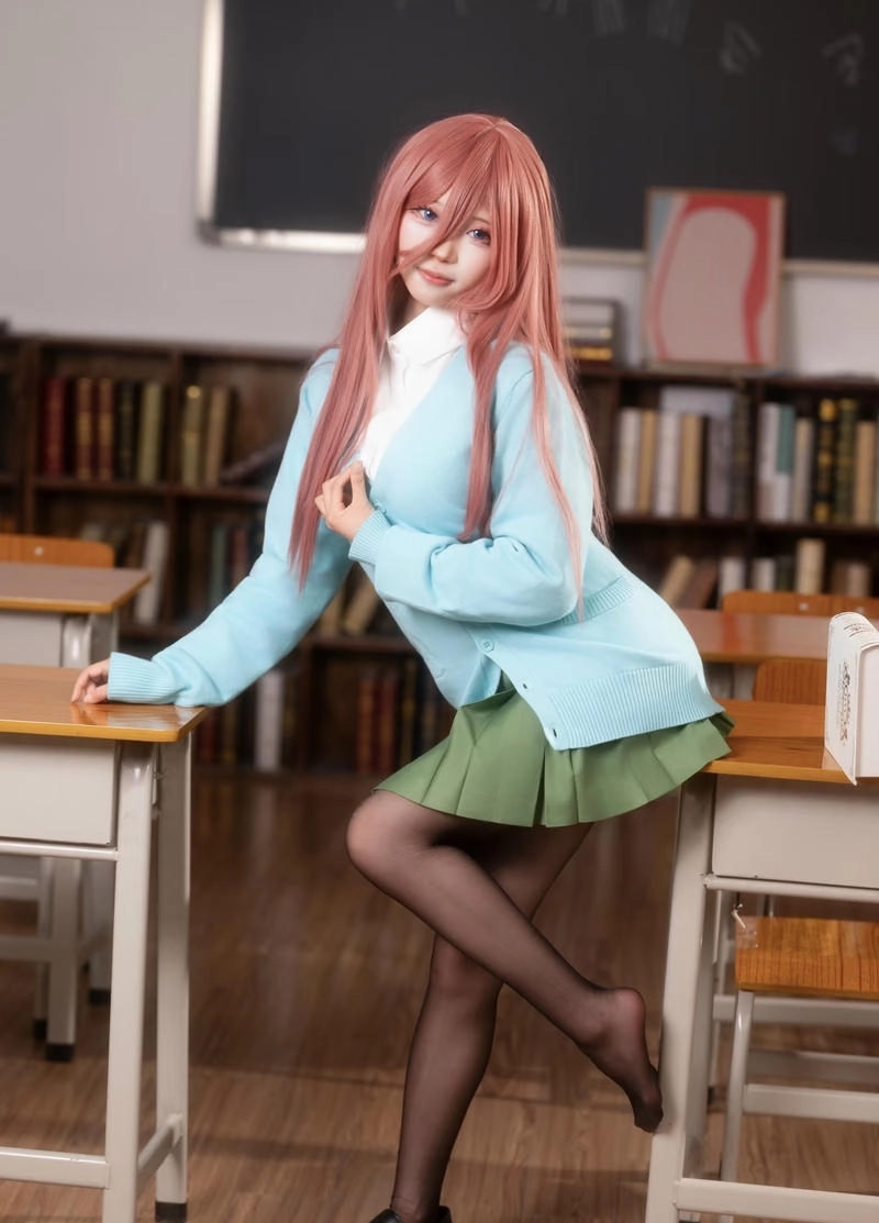 Hình cosplay Miku Nakano chuẩn anime fan yêu thích