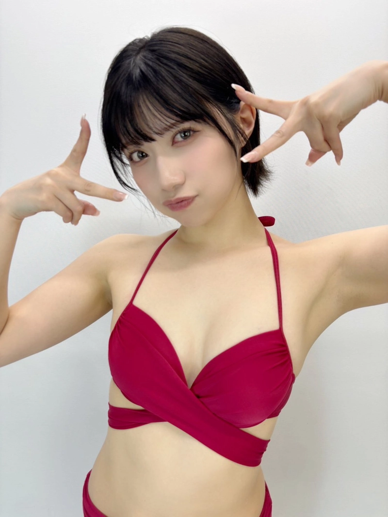 Hình gái xinh Nozomi Ishihara bikini sexy đỏ rượu