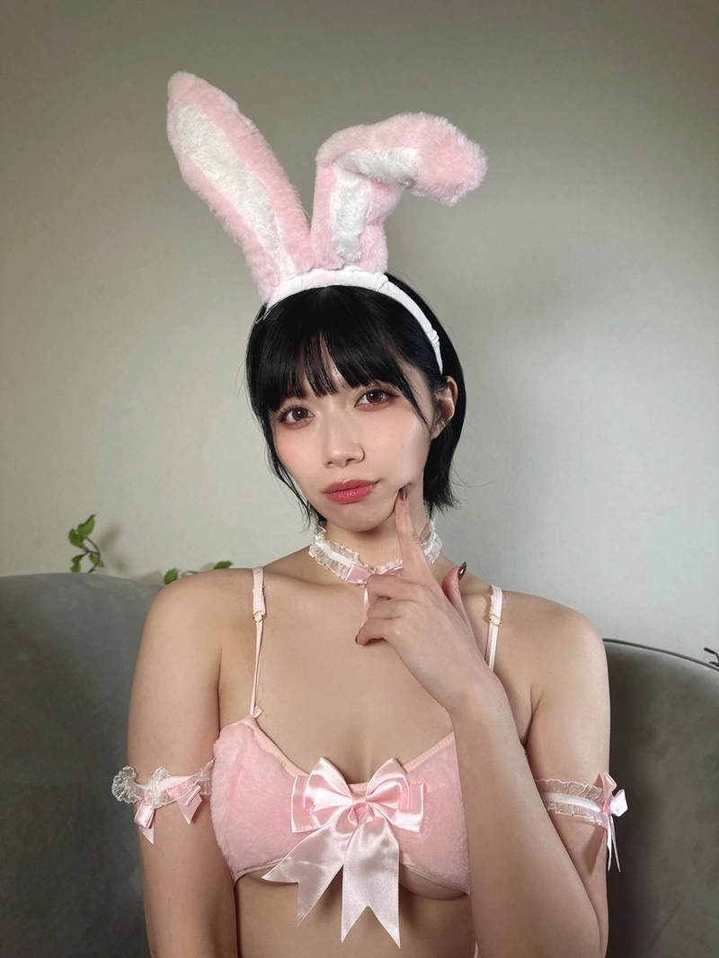 Hình gái xinh Nozomi Ishihara bikini sexy làm thỏ hồng