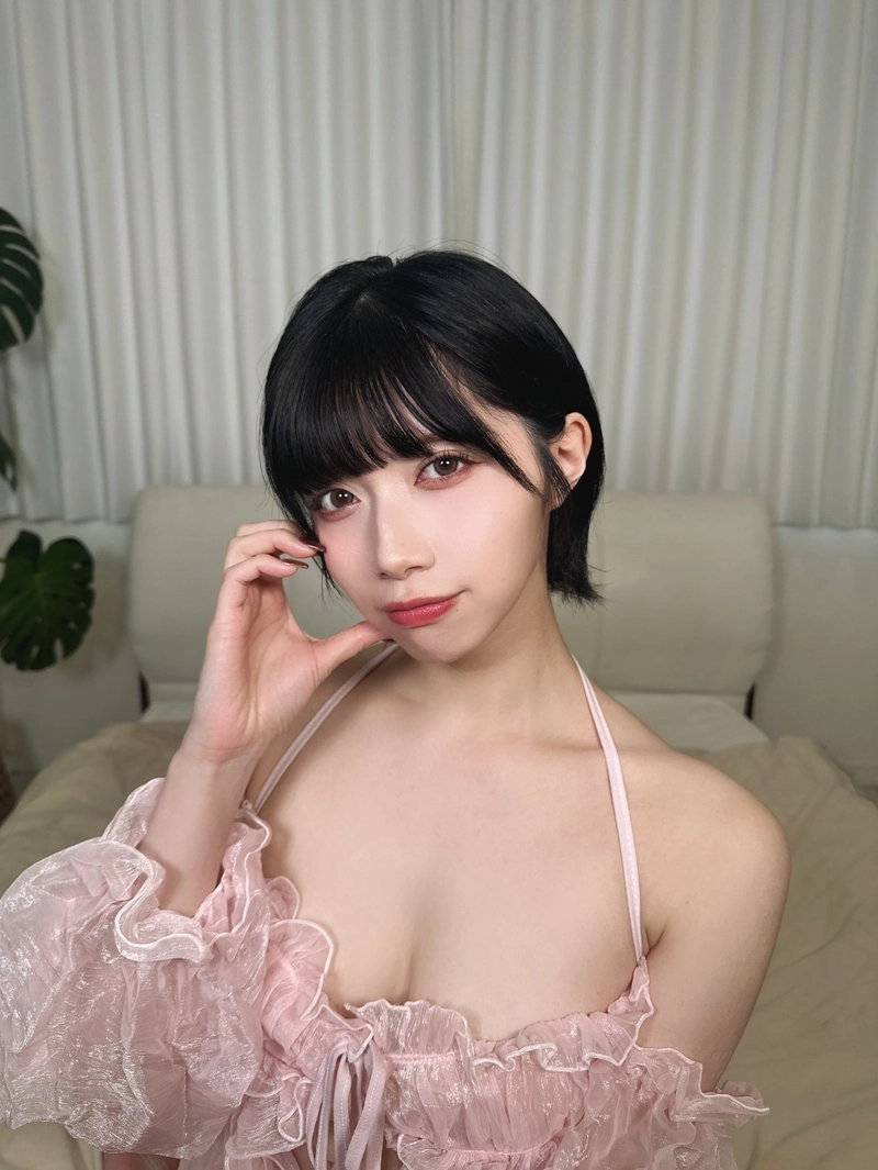 Hình gái xinh Nozomi Ishihara bikini sexy thả tim