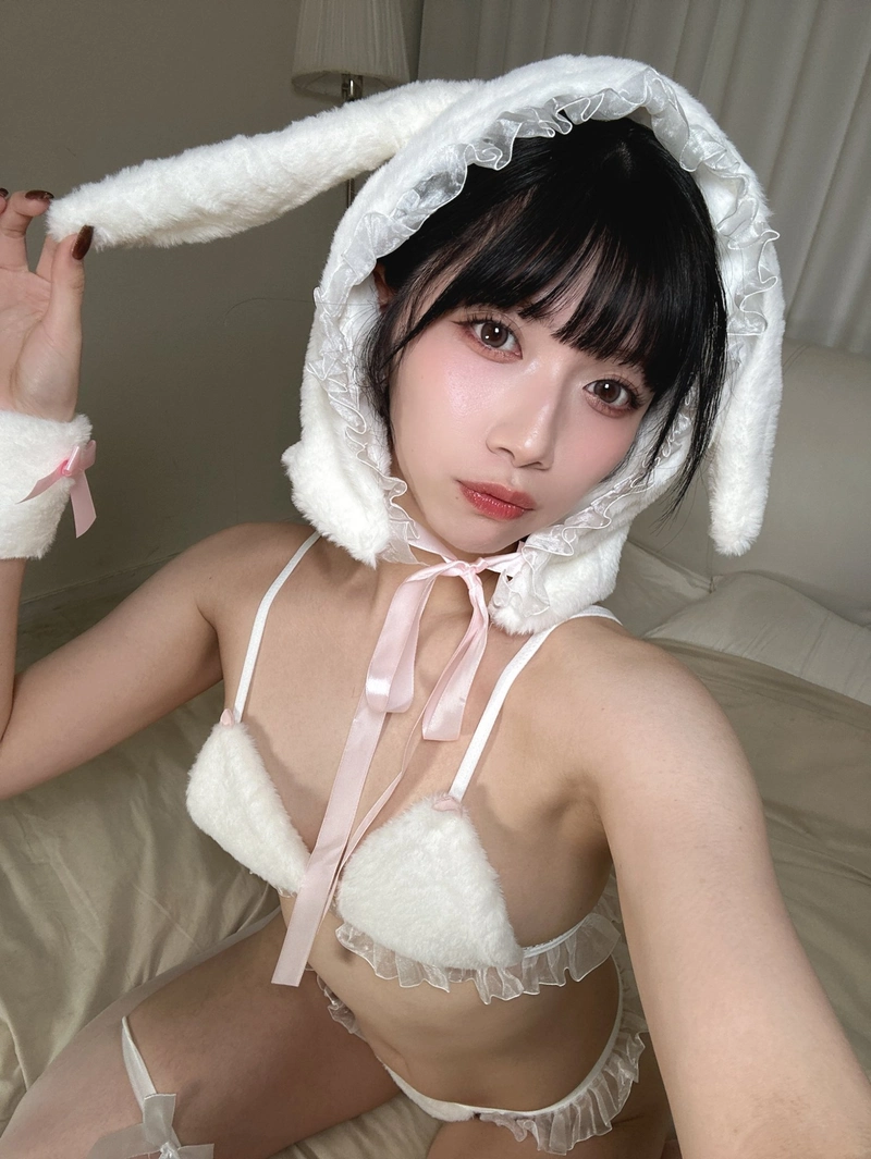 Hình gái xinh Nozomi Ishihara bikini sexy thỏ trắng