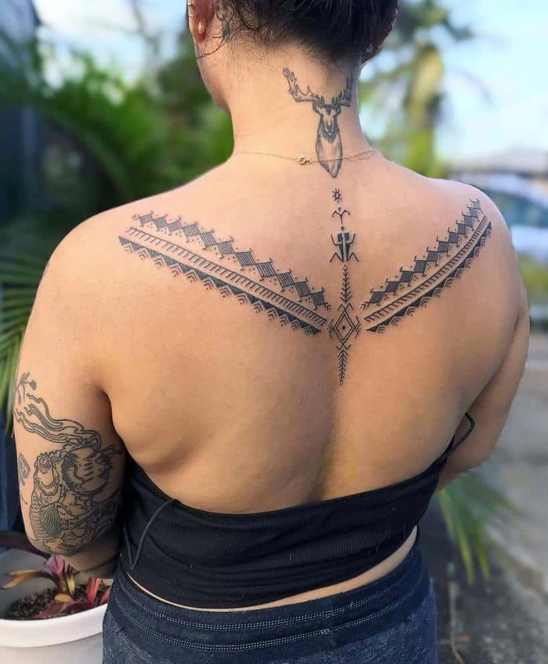 Hình tattoo lưng nữ dành cho người thích sưu tầm ảnh xăm