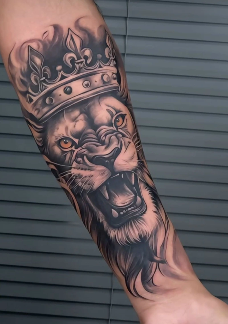 Hình xăm cánh tay nam phong cách tattoo châu Âu hiện đại
