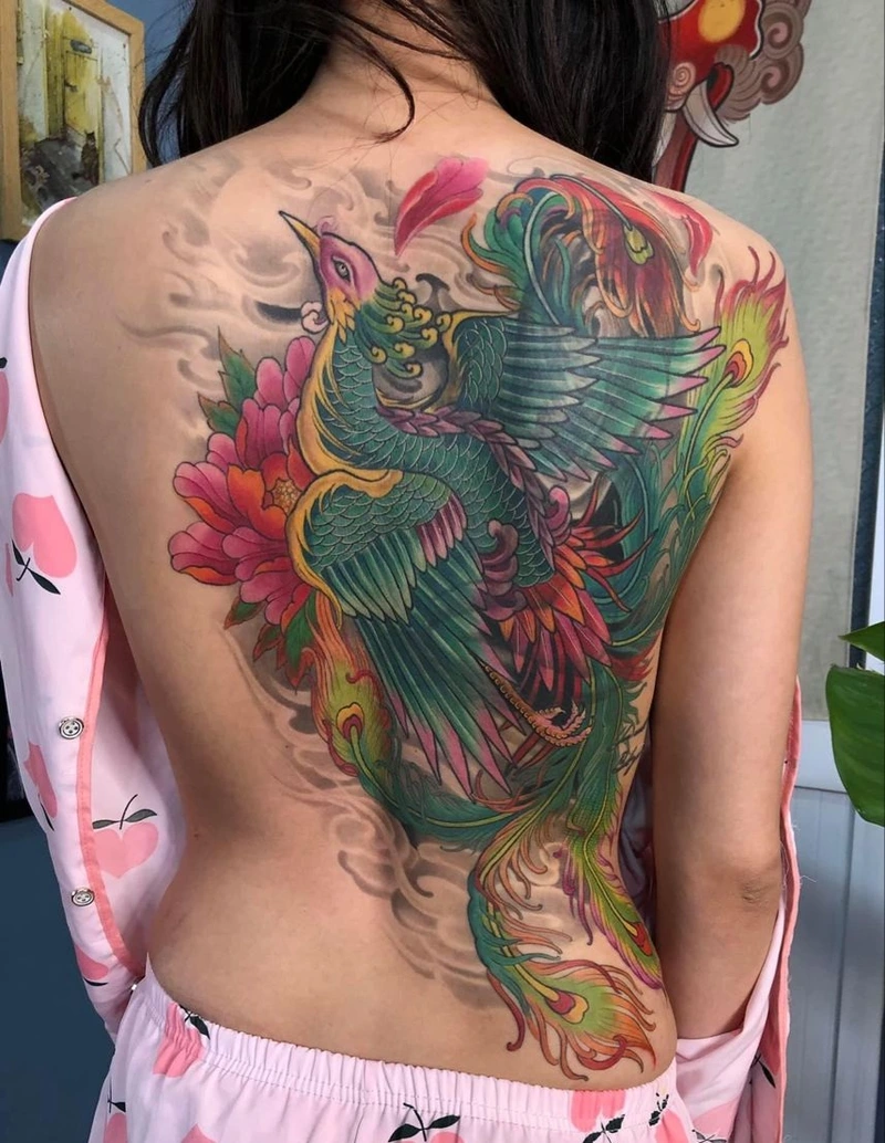 Hình xăm full lưng nữ mang vẻ đẹp cá tính đầy ấn tượng