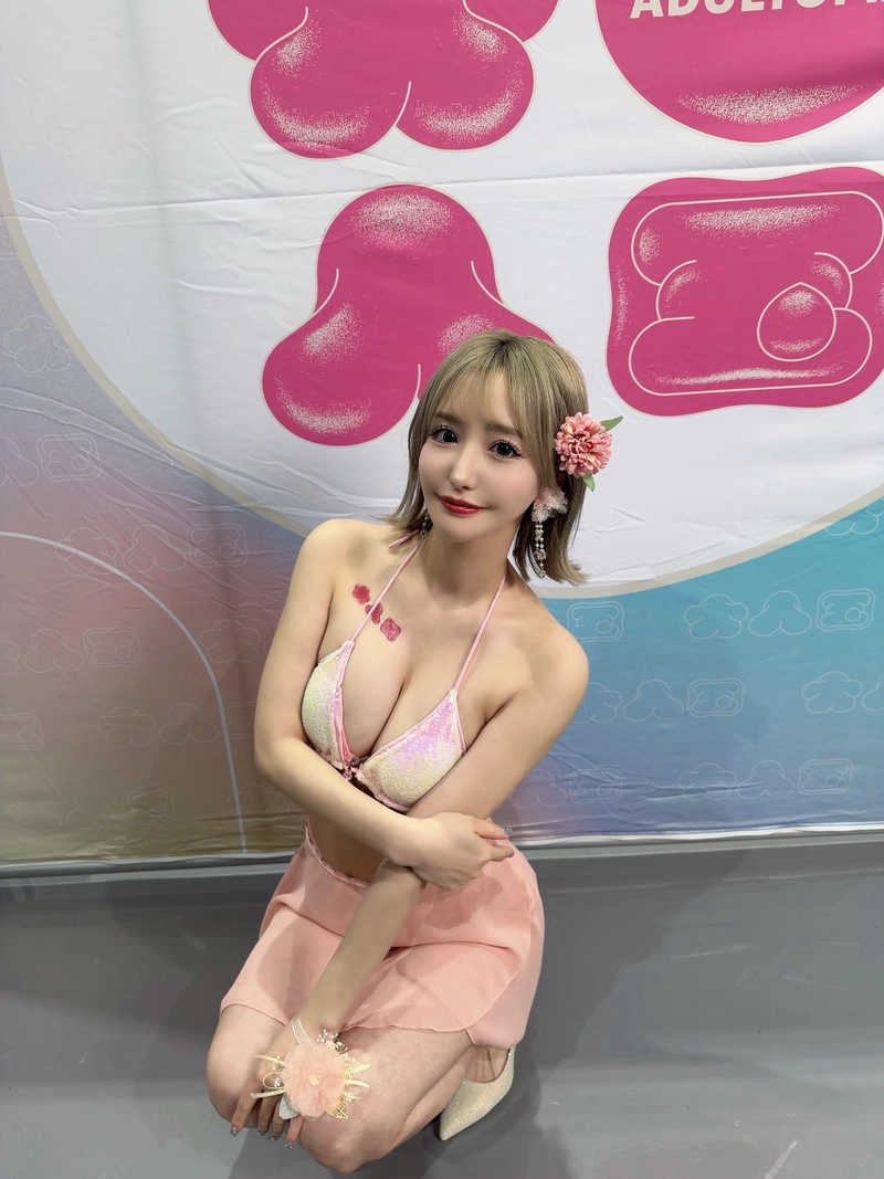 Hot girl Nhật Bản Sarina Momonaga sexy đẹp mắt