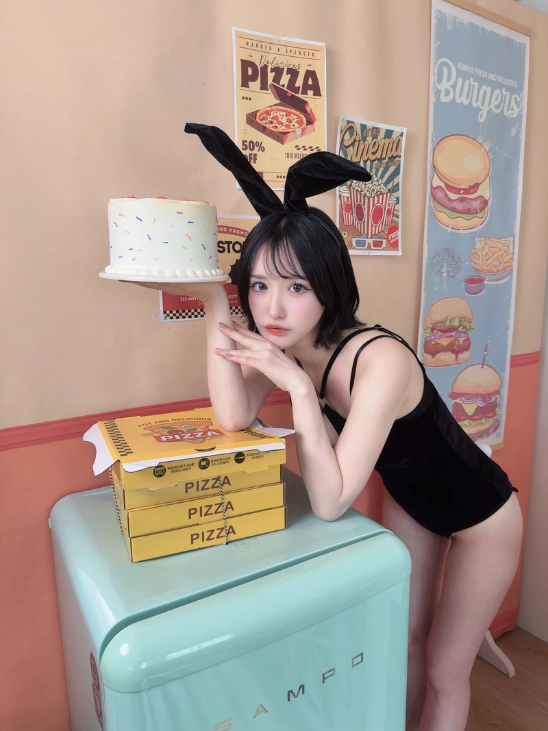 Hot girl Nhật Bản Sarina Momonaga thỏ đen quyến rũ