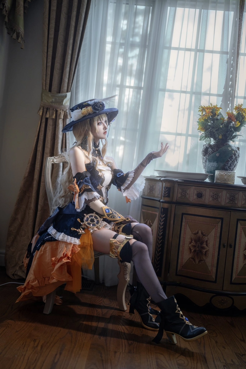 Luisa cosplay cùng đôi môi quyến rũ đầy nữ tính