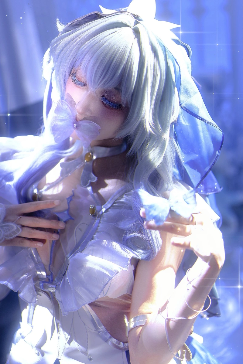 Luisa cosplay mang nét đẹp quyến rũ đầy hiện đại