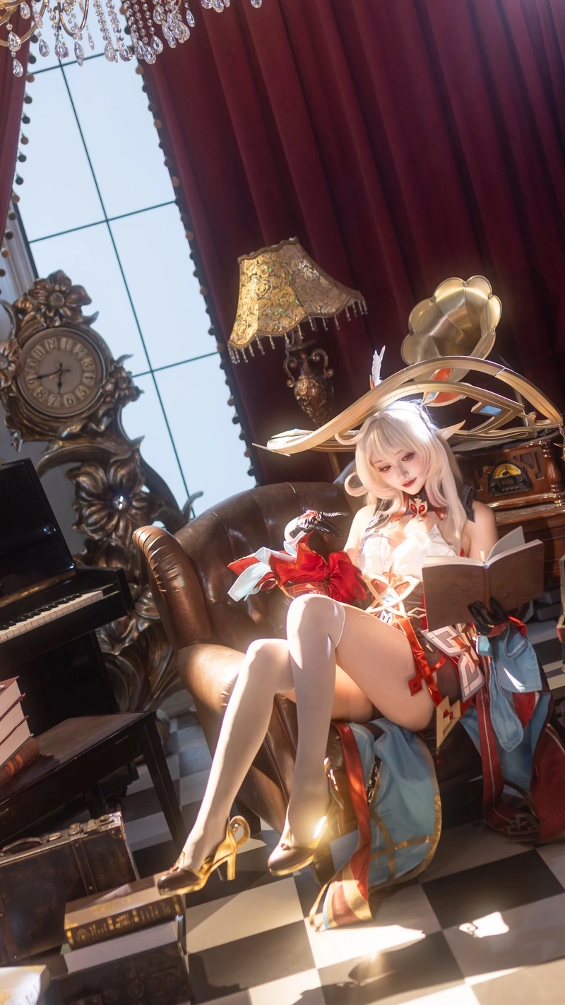 Luisa cosplay với vẻ ngoài sexy đầy dịu dàng