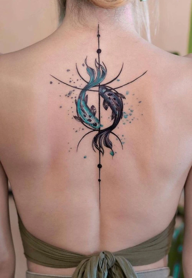Mẫu xăm đẹp được nhiều người lựa chọn hình xăm lưng nữ