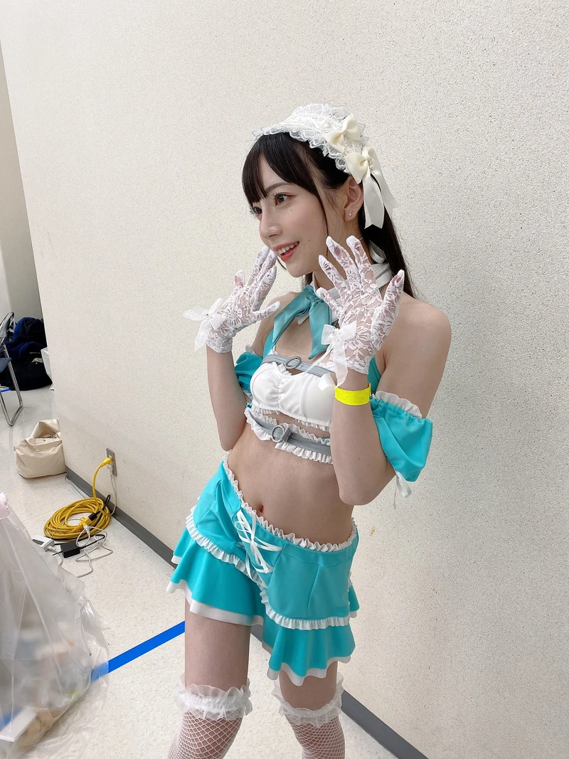 Nanasawa Mia bikini sexy trang phục nổi bật