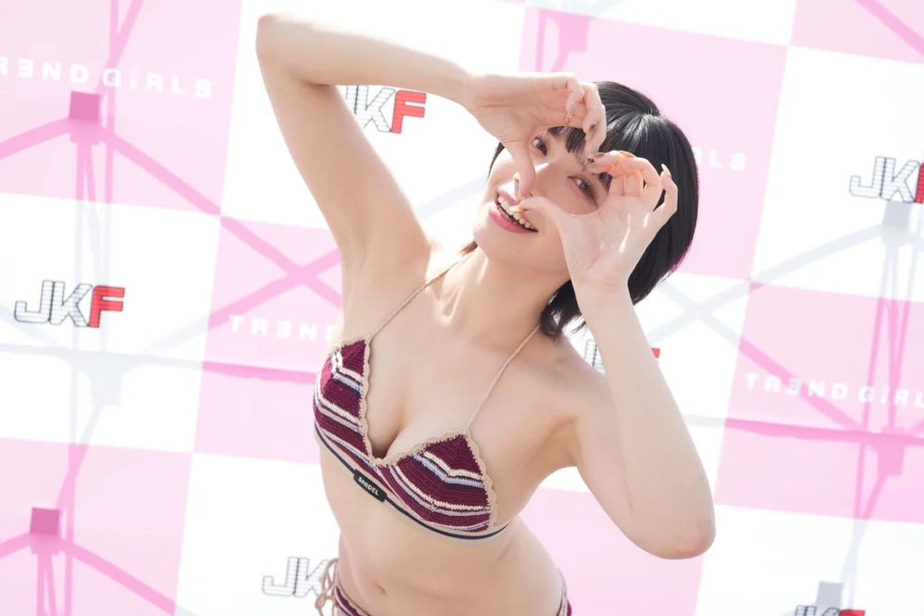 Nozomi Ishihara bikini sexy thumbnail