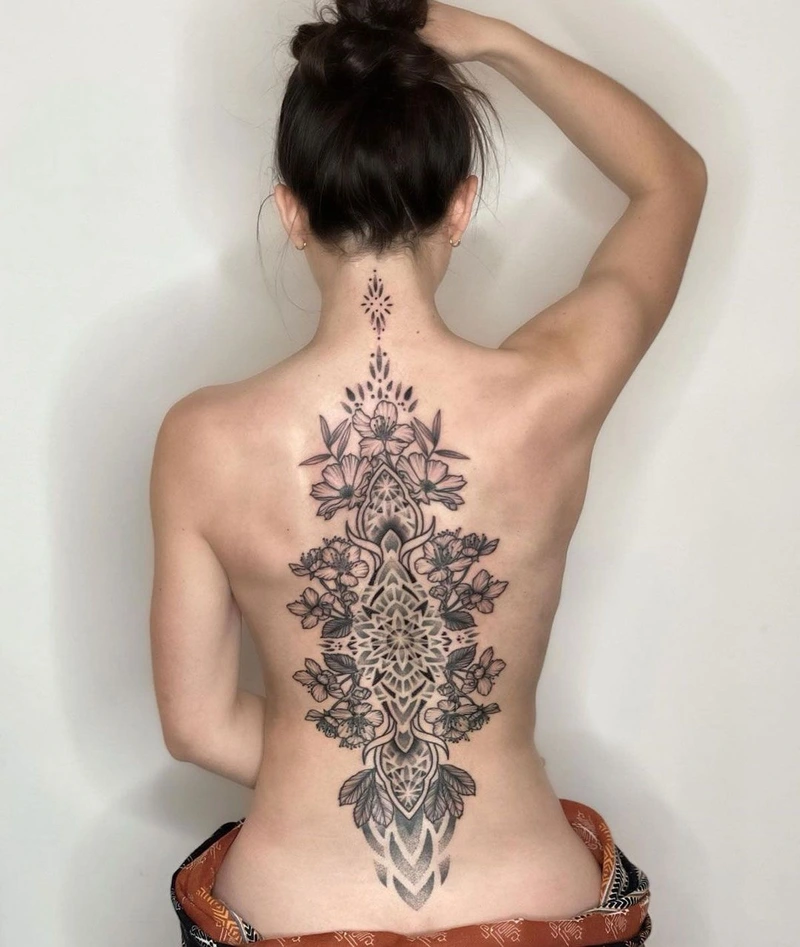 Phong cách xăm lưng nữ phù hợp người yêu tattoo thẩm mỹ