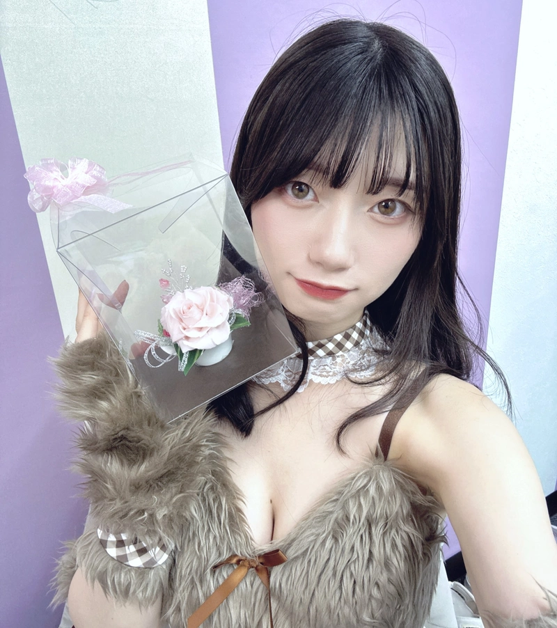 Seto Kanna bikini sexy kiểu lông lá