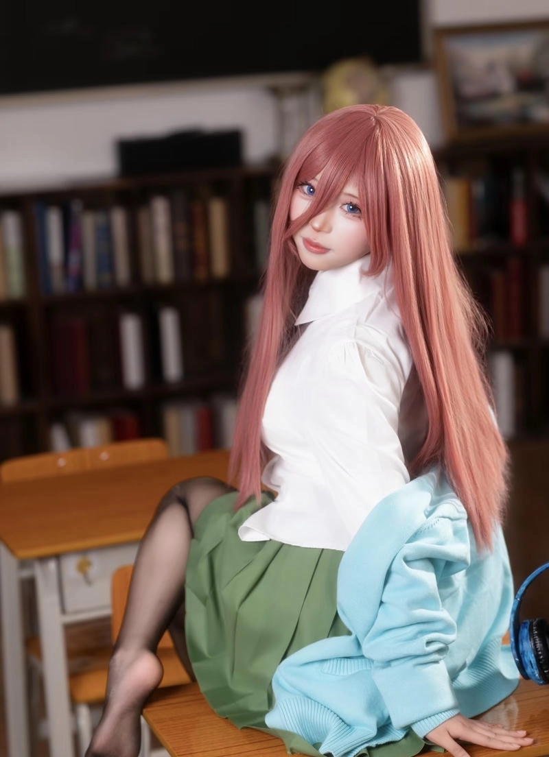 Tạo hình dễ thương với ảnh miku nakano cosplay chất lượng